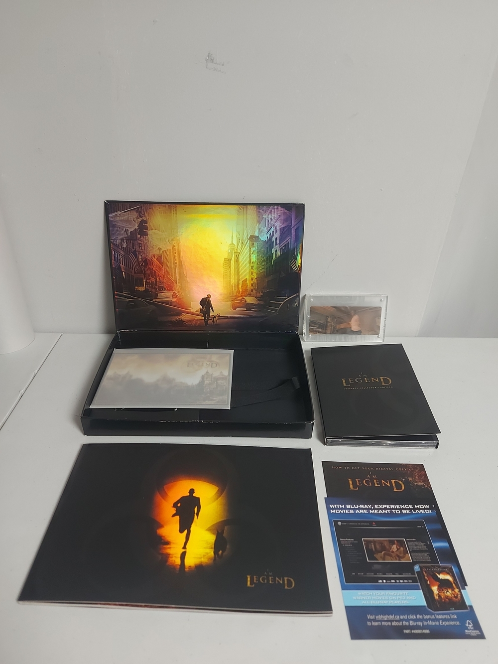 ​I Am Legend Ultimate Collector's Edition Blu-Ray Box Set - Complete w/ Art Book